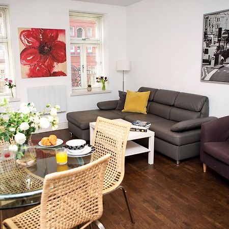 Apt 2, Trafalgar Square 2Nd Floor By Indigo Flats 런던 외부 사진