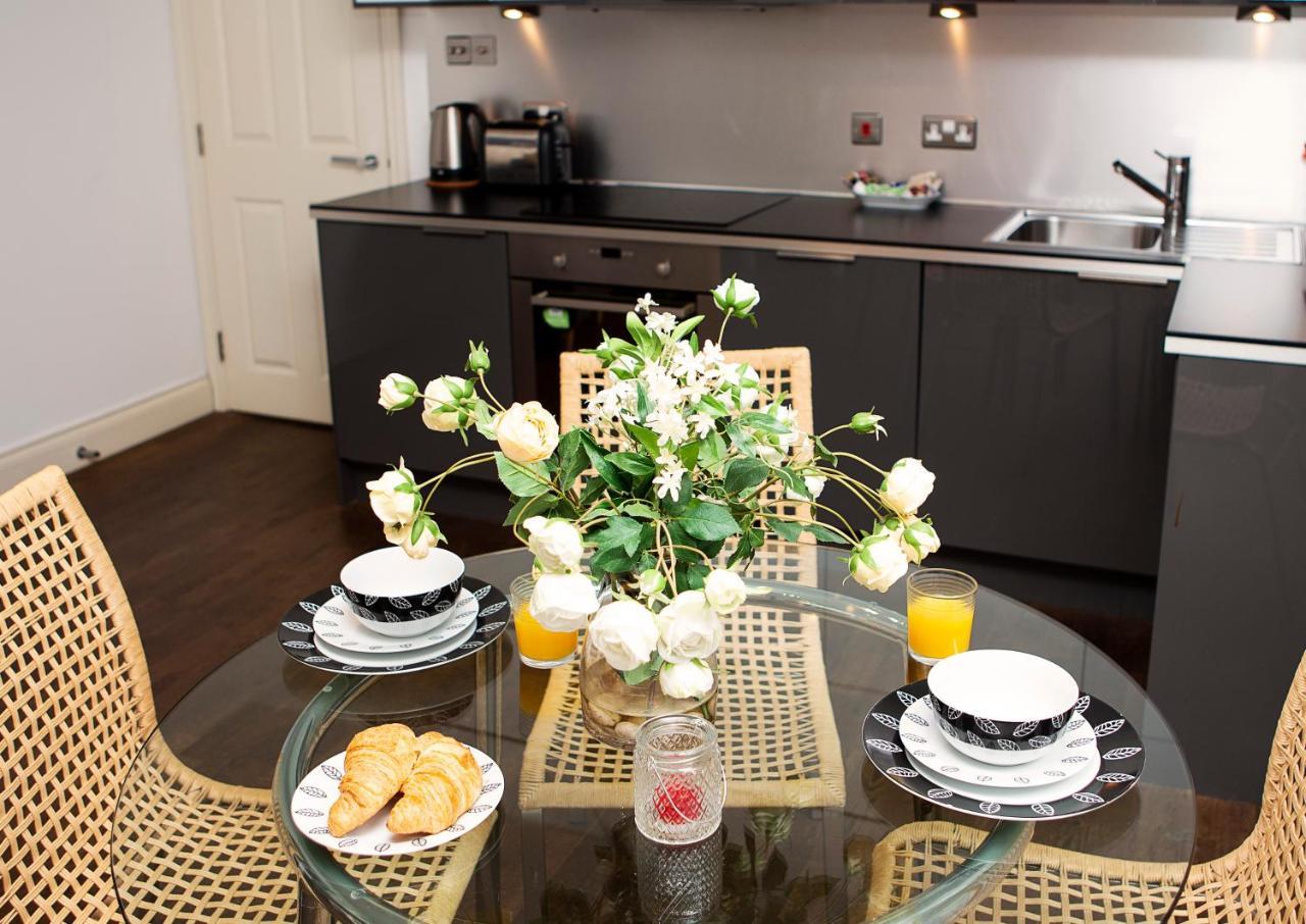 Apt 2, Trafalgar Square 2Nd Floor By Indigo Flats 런던 외부 사진