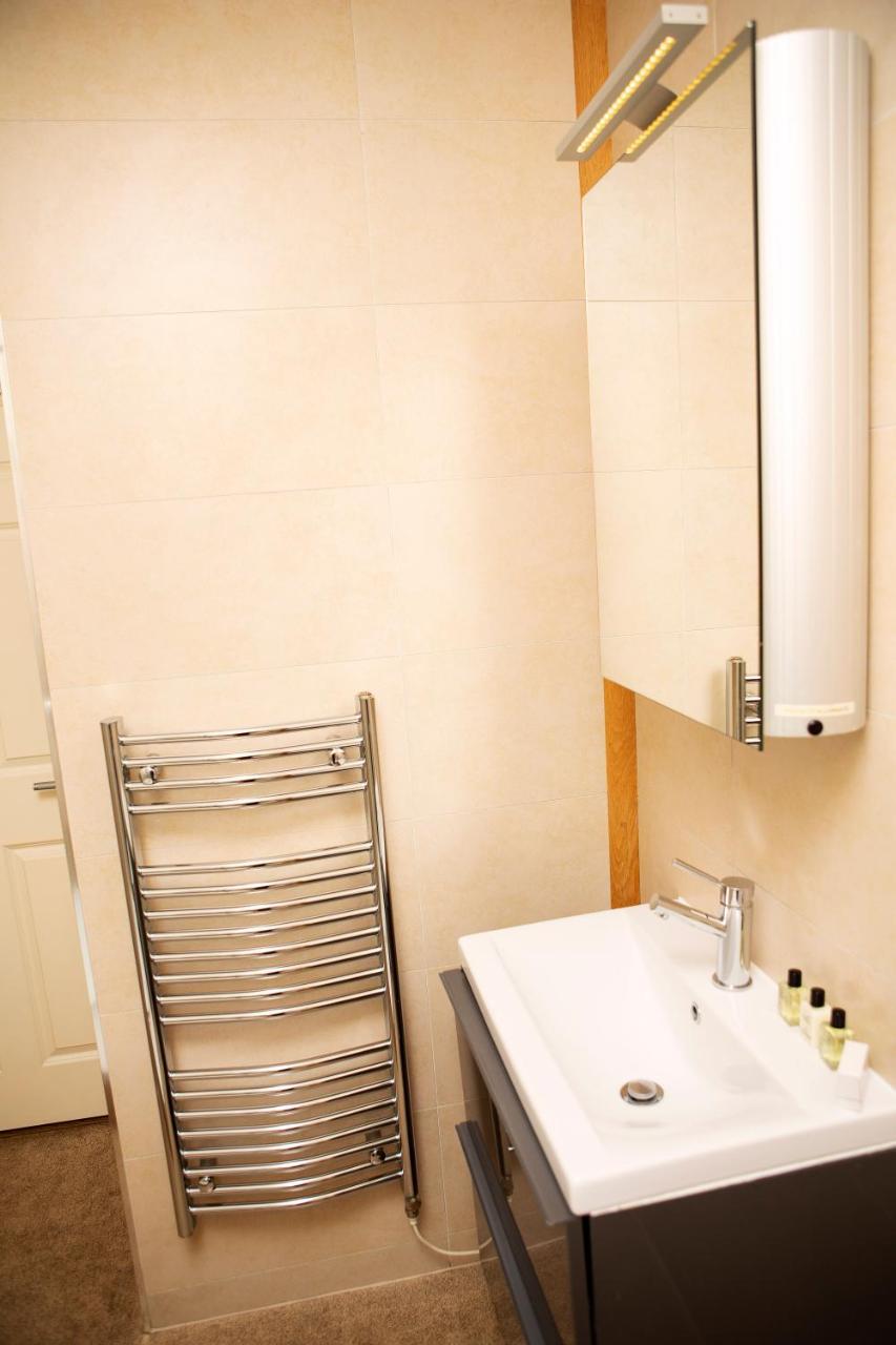Apt 2, Trafalgar Square 2Nd Floor By Indigo Flats 런던 외부 사진
